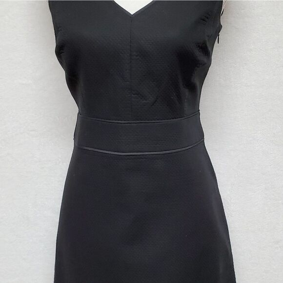 TOMMY Hilfiger Black Diamond Texturex Sleeveless V-neck Fitted Waist Shift Dress - Picture 4 of 13